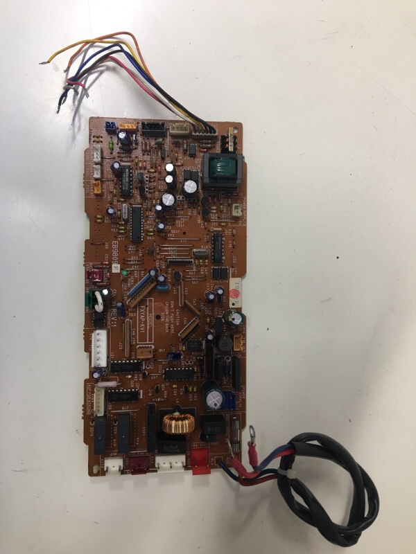 CARTE UI ALIM ,COMMANDES ET SONDES DAIKIN FXYAP20KV1 1268614_0