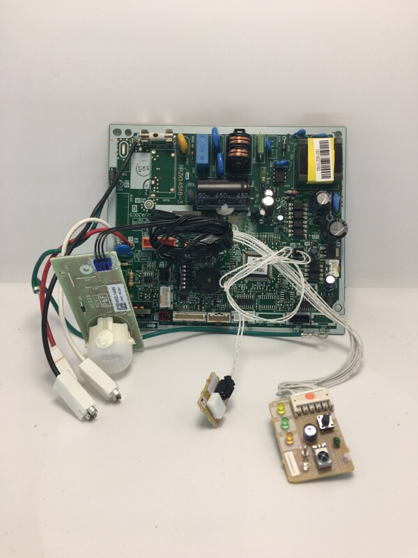 CARTE UI ALIM ,COMMANDES ET SONDES HITACHI RAK25RPE HWRAK25RPEA01